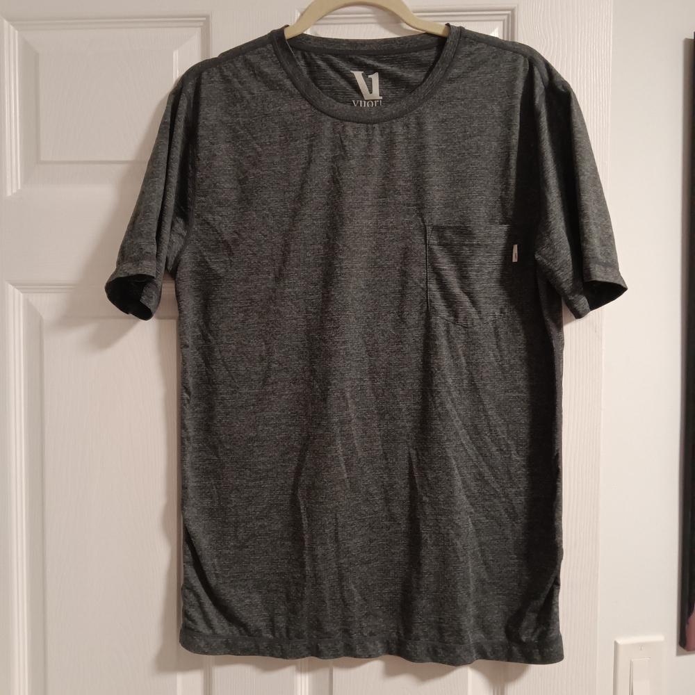 Vuori Mens Athletic Shirt Gray Charcoal Medium Workout Short Sleeve Tee